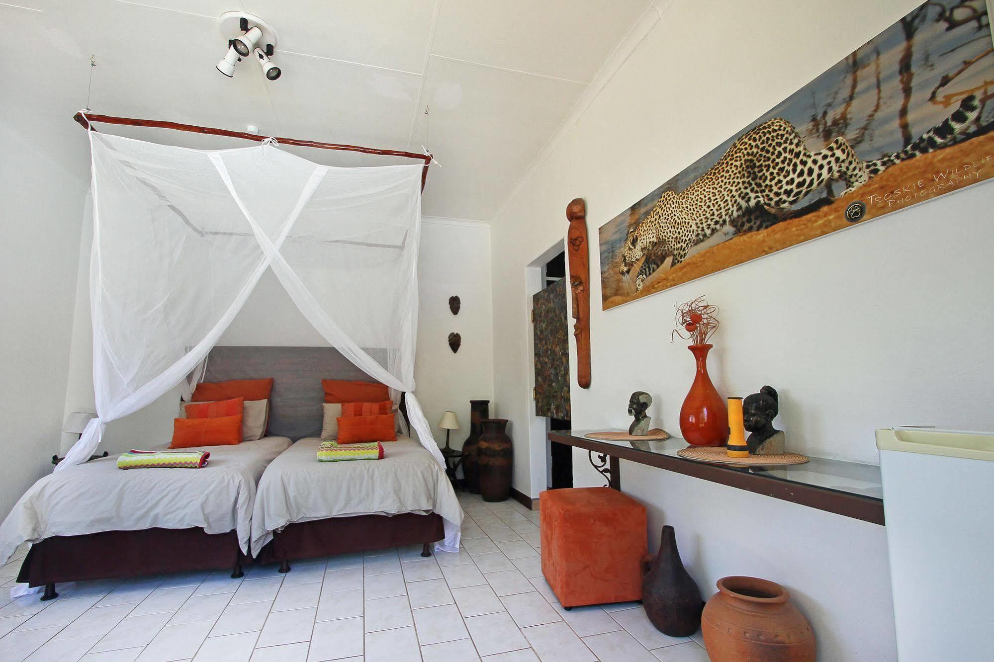 Normann Safari Bush Lodge Палаборва Екстериор снимка